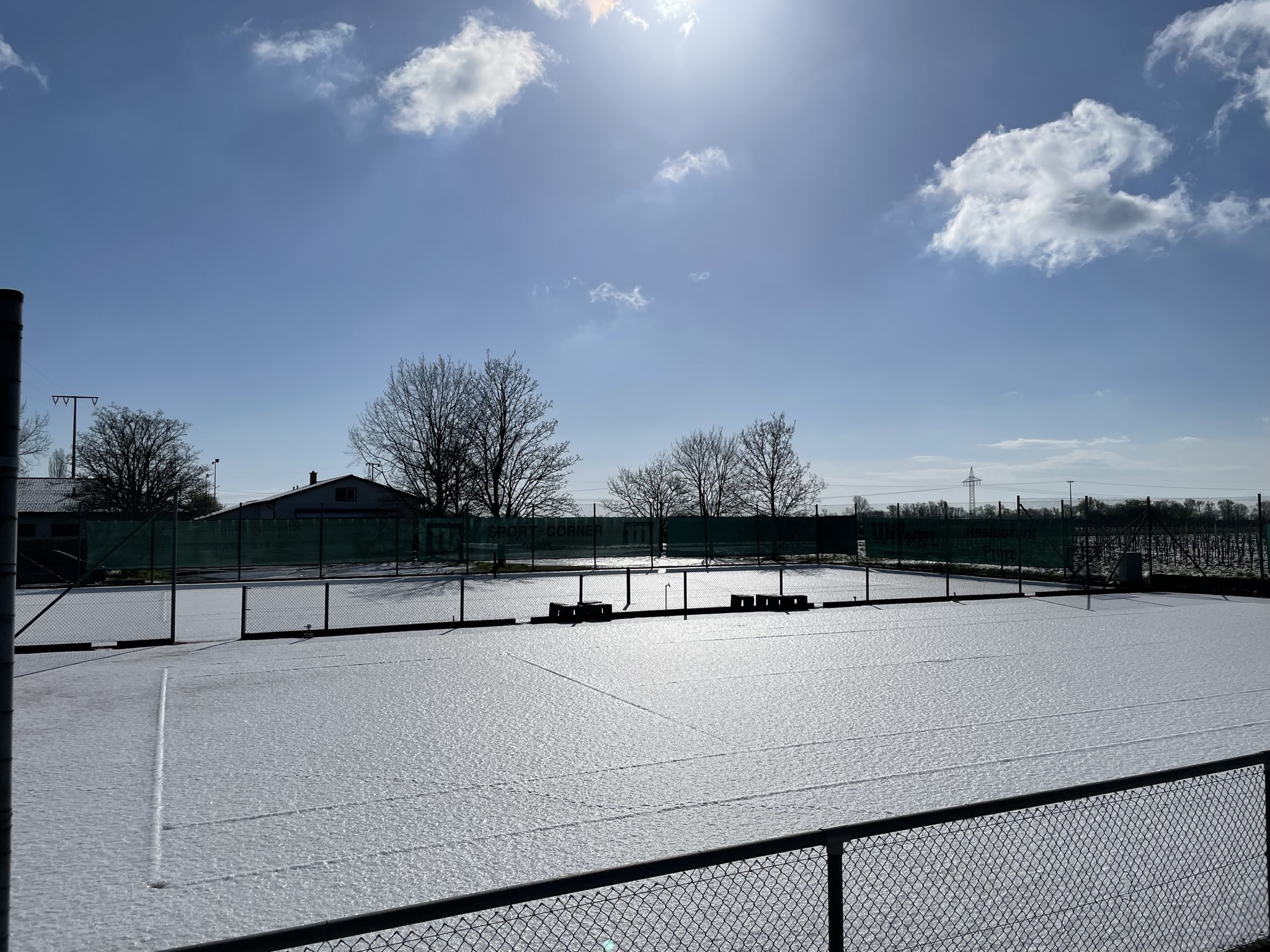 tenniscourt_snow